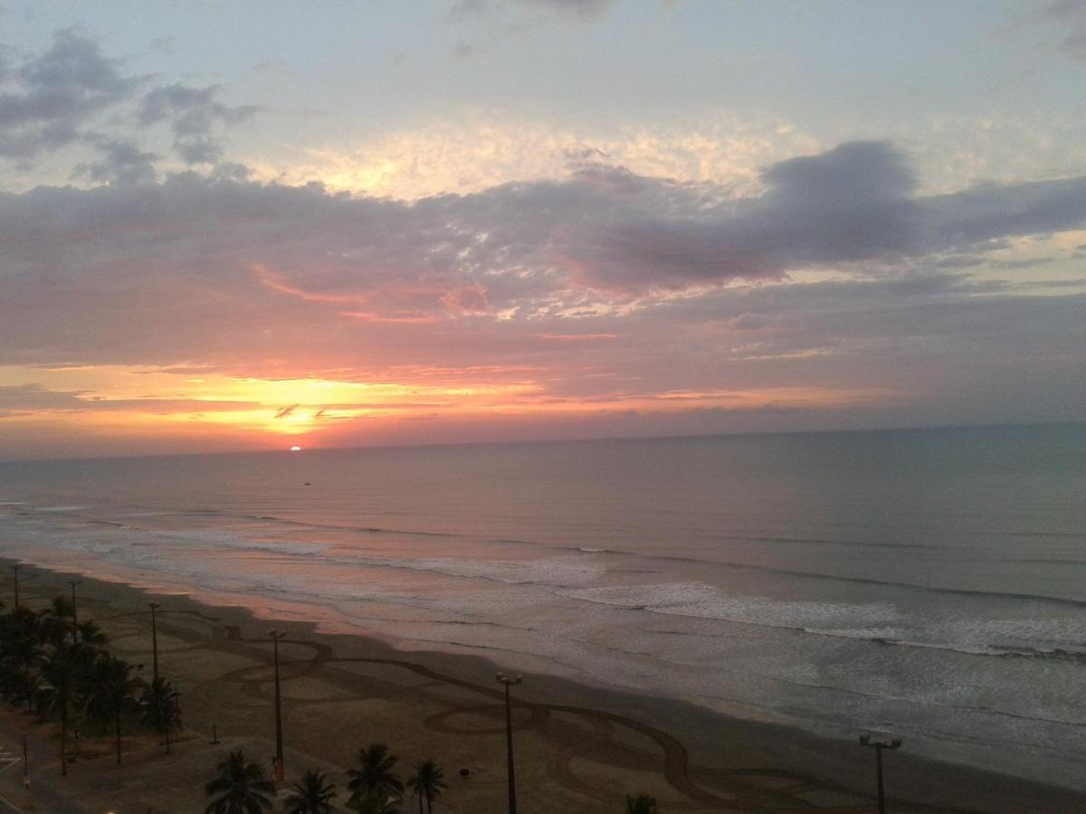 Apto Frente Ao Mar Apartment Peruibe Bagian luar foto